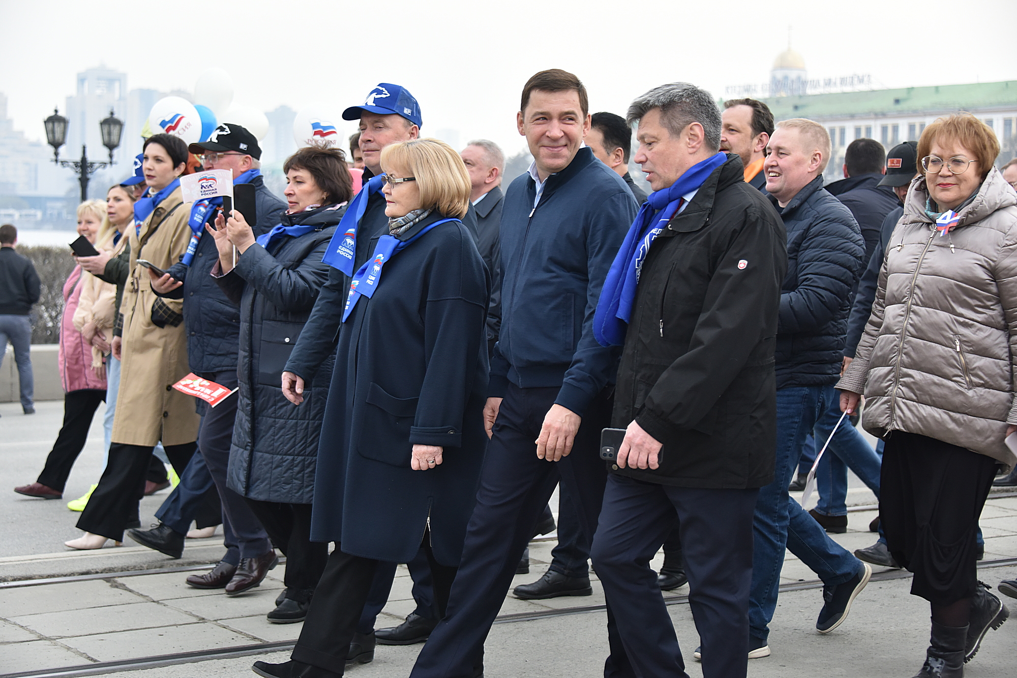 В Екатеринбурге впервые за два года прошла первомайская демонстрация в  офлайне. Фото - «Уральский рабочий»